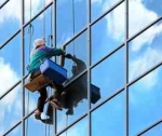 Как производится высотная мойка фасадов и остекления зданий
